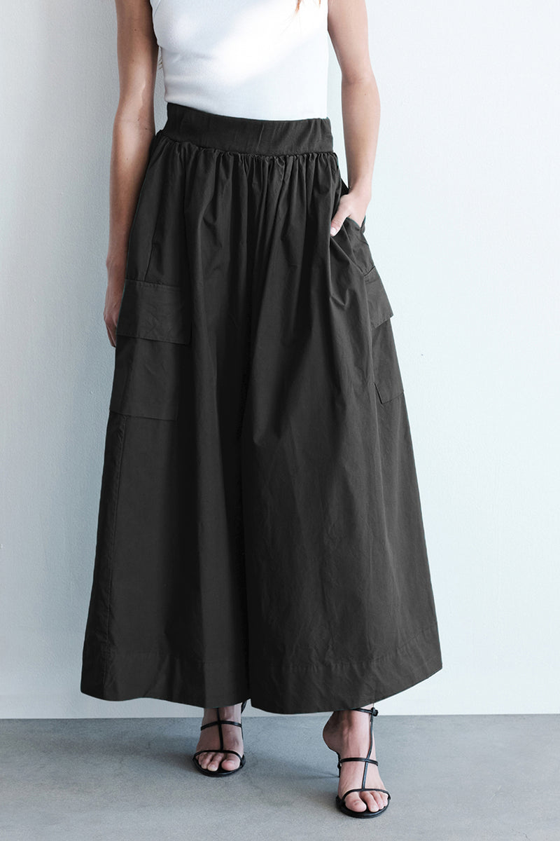 Stateside Structured Poplin Cargo Skirt in Black-3/4 front (hand in pocket