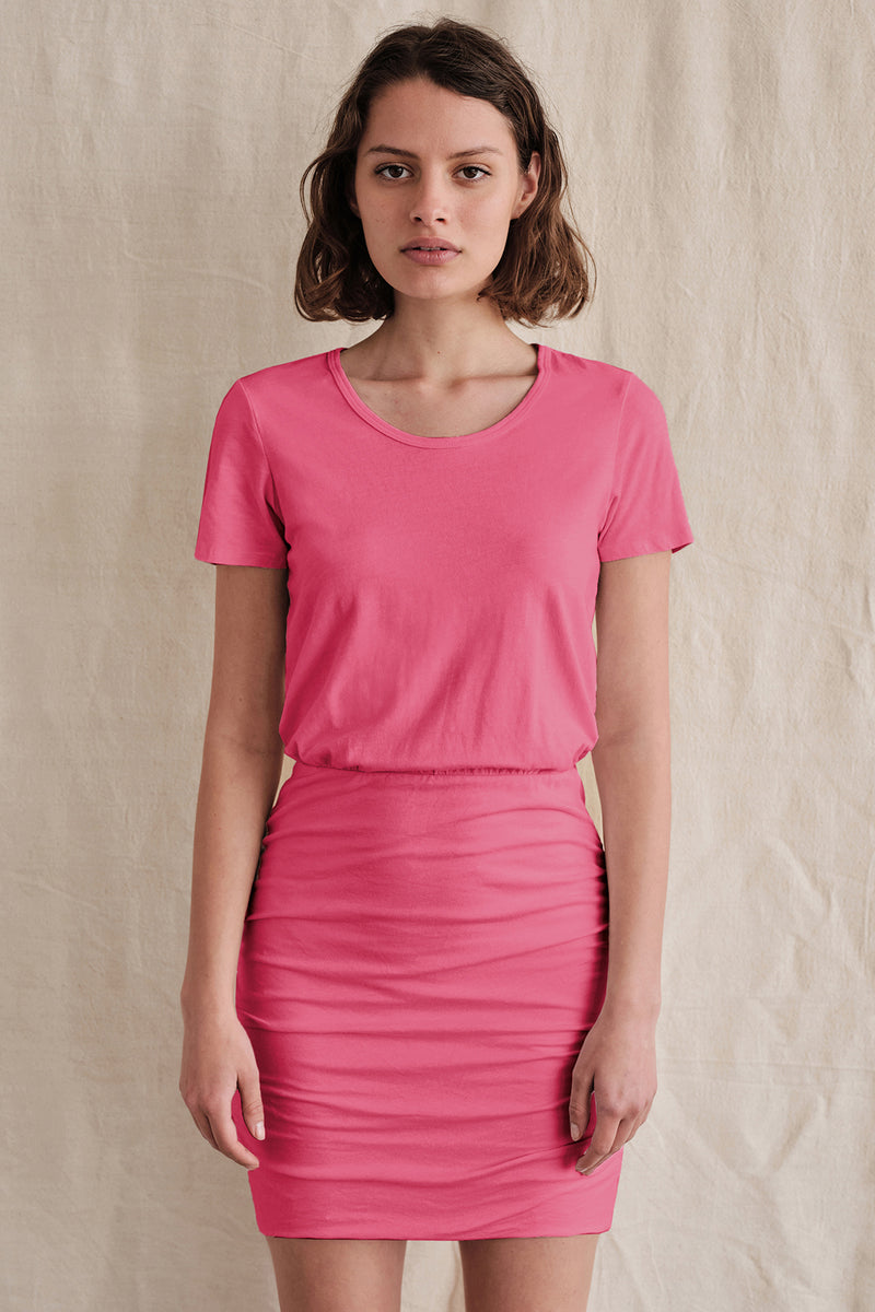 Sundry Short Sleeve Ruched Dress In Pigment Honeysuckle - front close up