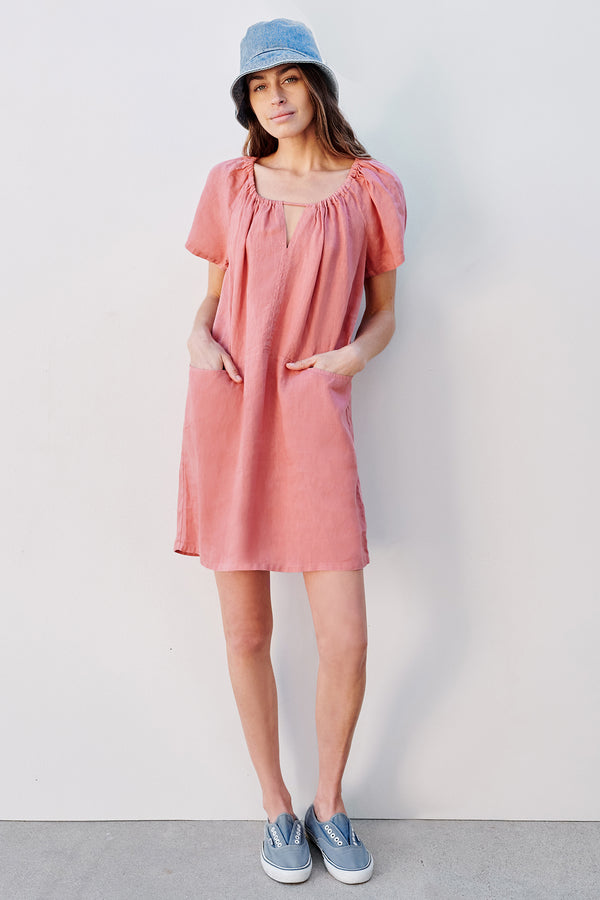 Sundry Short Sleeve Mini Dress With Pockets In Dark Clay-model posing
