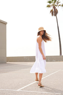 Sundry Maxi Flowy Dress In White-at the beach