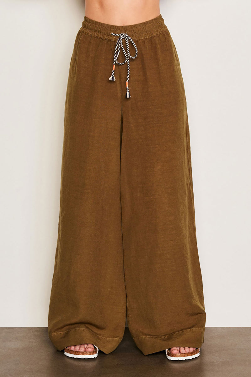 Sundry Linen Wide Leg Pant in Olive-close up of pant and waist belt 