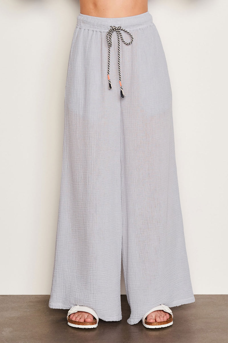 Sundry Gauze Wide Leg Pant in Blue Linen-close up of pants and waist band 