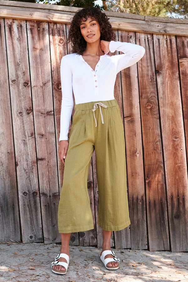 Sundry Wide Leg Cropped Pant in Olive-campiagn image 