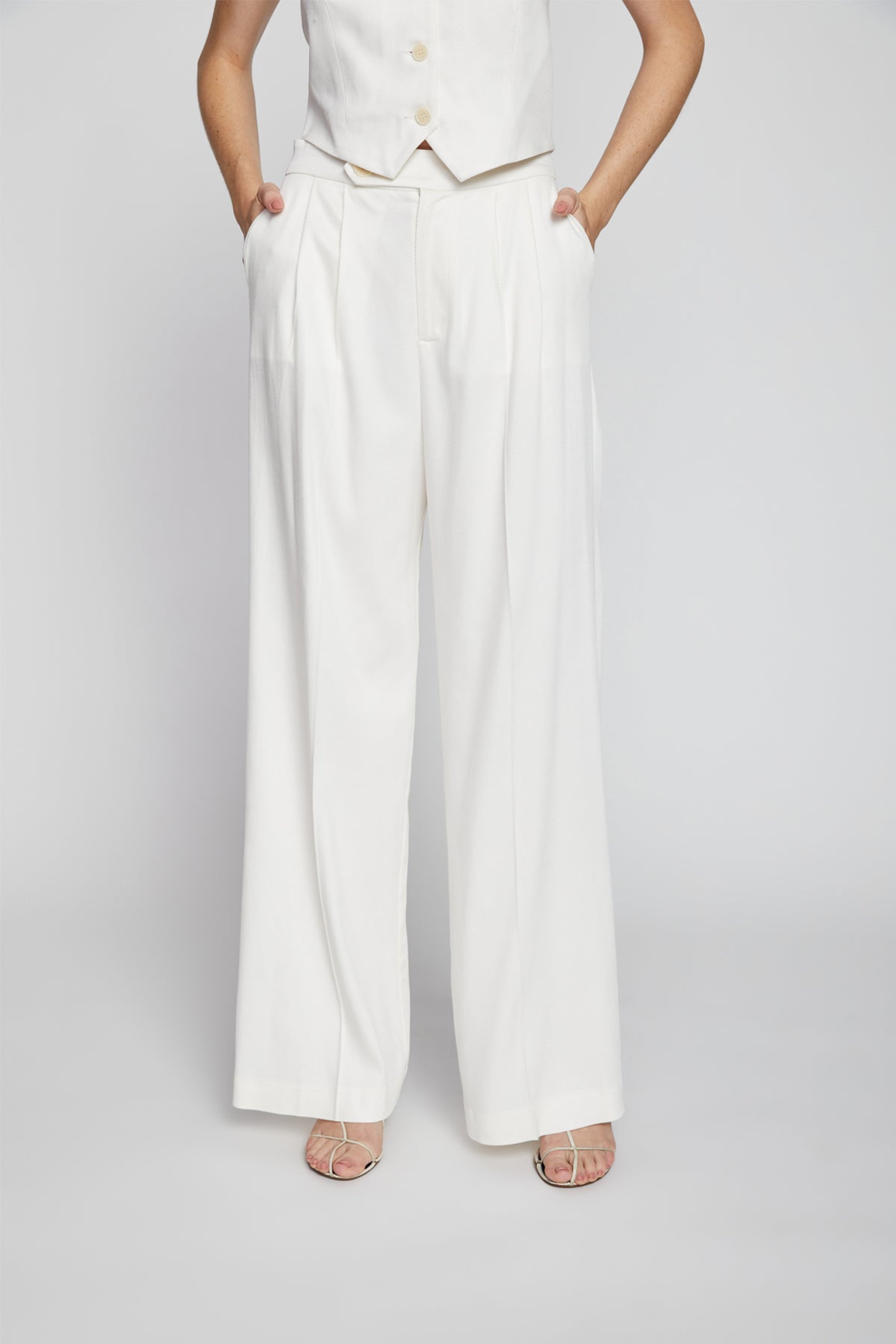 Bailey 44 Cleo Twill Pants in Creme